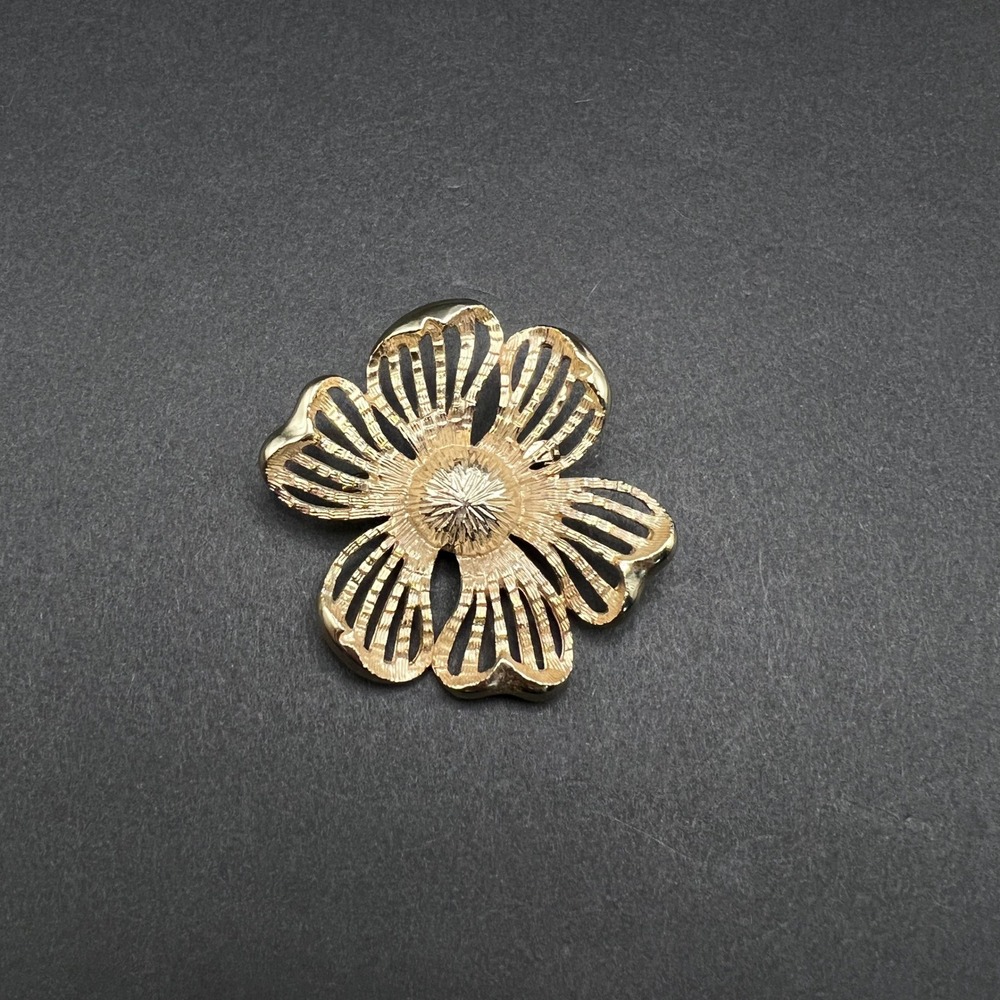 Vintage Flower Brooch Gold Tone Textured Floral Pin‎ Signed RNK